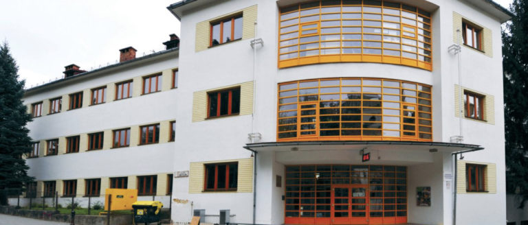 Kmeňové školy (19. diel): ZŠ s MŠ Štefana Moyzesa, Banská Bystrica